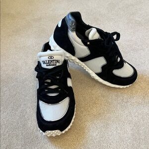 NWOT Valentino Garavani Soul AM Black & White Sneaker- size EU 39